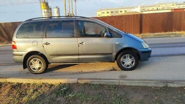 Продажа авто: Просторный 7‑местный минивэн (левый руль), серый металлик. Основные — 3