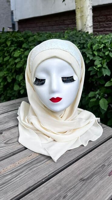 бафф купить в бишкеке: Изумрудно-зеленый хиджаб из легкой ткани. Украшен расшитой тесьмой — 12