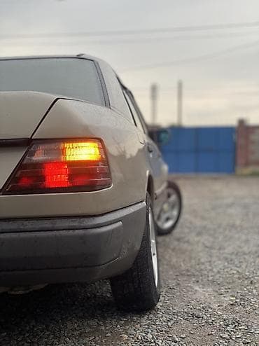 Mercedes-Benz W124: 1987 г., 2.3 л, Механика, Бензин, Седан