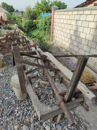 Тракторы Lovol: Трактор рыжего цвета, предназначенный для выполнения различных — 4