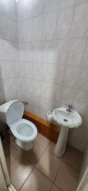 Кыймылсыз мүлк: 1 бөлмө, Менчик ээси, Чогуу жашоосу жок, Толугу менен эмереги бар — 3