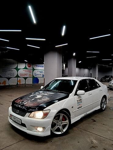 Toyota Altezza: 2000 г., Бензин, Седан