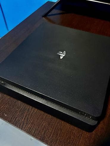Игровая консоль Sony PlayStation 4 Slim (черная) Комплектация: -