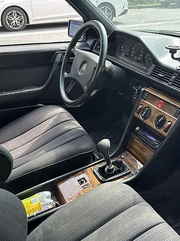 w220 гур: Mercedes-Benz W124: 1989 г., 2.3 л, Ручные, Бензин, Седан — 4