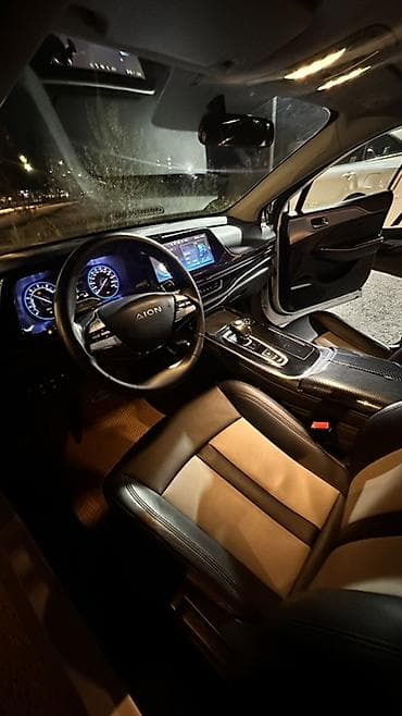 колесный диск: GAC Aion S Plus, белый седан 2021/7 месяца. Машина идеальном — 6