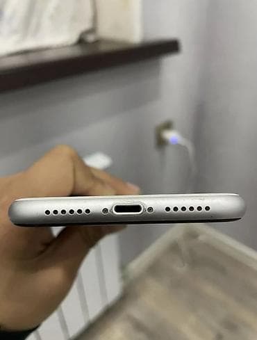 iphone cr: IPhone Xr, Б/у, 128 ГБ, Серебристый, Чехол, 77 % — 3