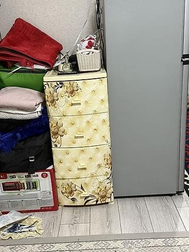 Пластиковый комод с 4 выдвижными ящиками. - Материал: пластик. - — 1