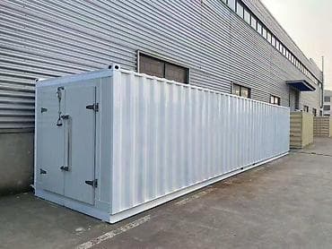 Холодильное оборудование: 12 * * 2 см 3, В наличии — 1