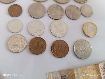 клавишные инструменты: Набор разножанровых монет и банкнот из разных стран Состав по фото: - — 2