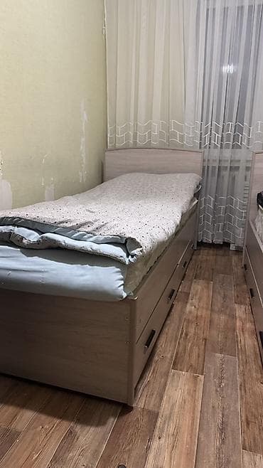 мебел спальный: Продаю мебель в хорошем состоянии, две односпальной кровати и шкаф — 2