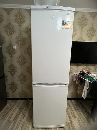 Холодильник Indesit, Б/у, Двухкамерный, 2 *