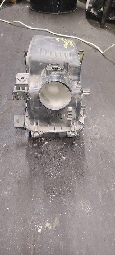 verso: Toyota Corolla Verso, Spasio, корпус воздушного фильтра — 3