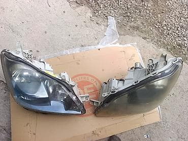 Комплект передних фар Toyota 2004 г., Б/у, Оригинал, Япония at lalafo.kg Комплект передних фар Toyota 2004 г., Б/у, Оригинал, Япония