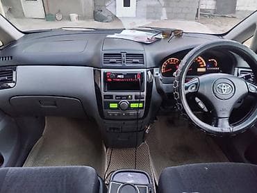 bmw 2003: Toyota Ipsum: 2002 г., 2.4 л, Автомат, Газ, Минивэн — 1