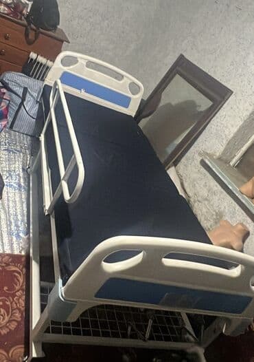 Кислородные подушки: Сдаю Функциональная медицинская кровать с матрасом. - Регулируемая — 2