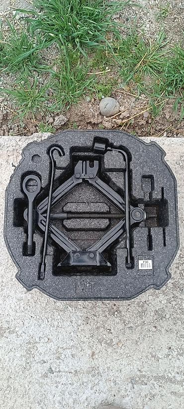 рихтовочный инструмент: Автомобильный набор для замены колеса в штатном пенопластовом — 1