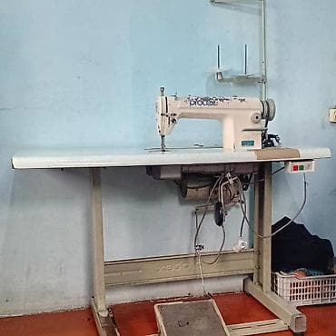 стол для швейных машин: Продаетая швейная машина с рабочим столом - Прямострочная — 1