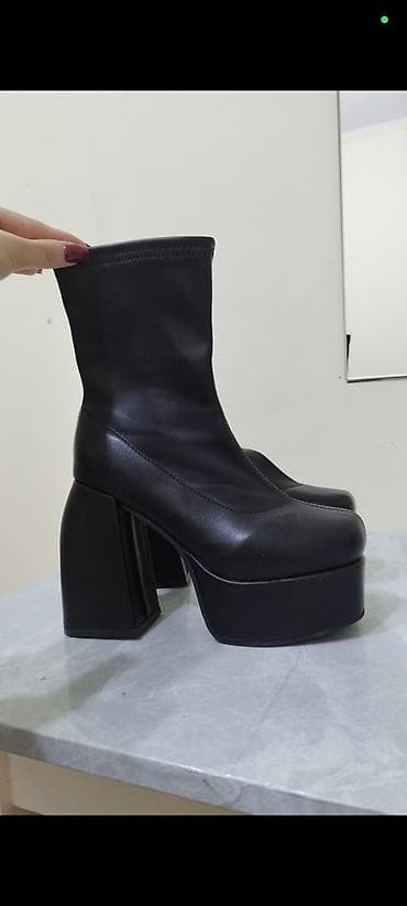 nike react: Торг возможен. Носила только раз. Состояние отличное. Размер 37-38 — 2