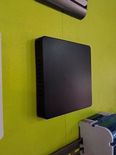 projector screen: Компактный настенный корпус/бокс для электроники - Форм‑фактор — 2