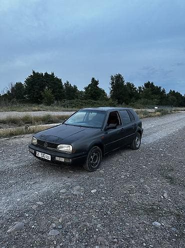 Volkswagen Golf: 1992 г., 1.8 л, Механика, Газ, Хэтчбэк — 4