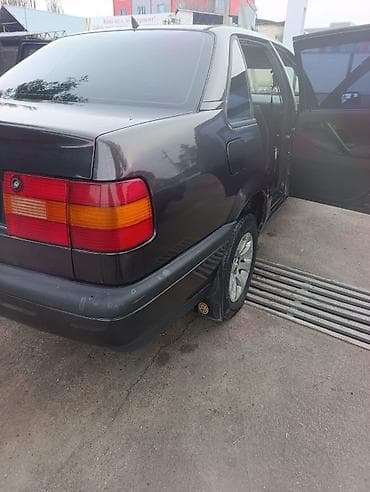 Volkswagen: Volkswagen Passat: 1993 г., 1.8 л, Механика, Бензин, Седан — 4