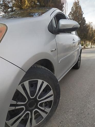 возможно варианты: Toyota Aqua: 2012 г., Вариатор, Гибрид, Хэтчбэк — 6