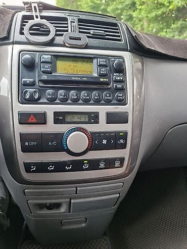 баа: Toyota Avensis Verso: 2001 г., 2 л, Автомат, Газ, Универсал — 3