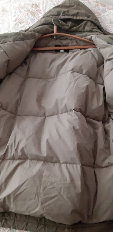 курткы: Зимний пуховик, с капюшоном, размер 52-54. На последнеи фото небольшой — 5