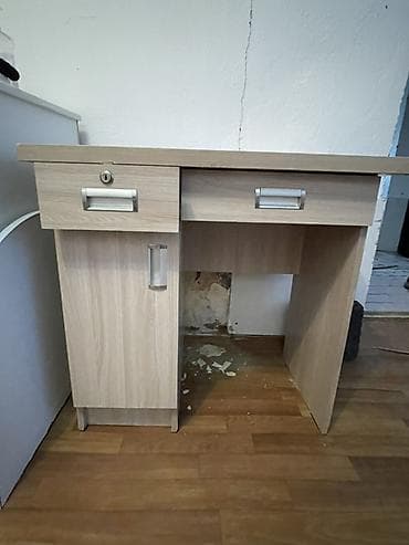 office table: Компьютерный стол, Б/у, С полками — 1