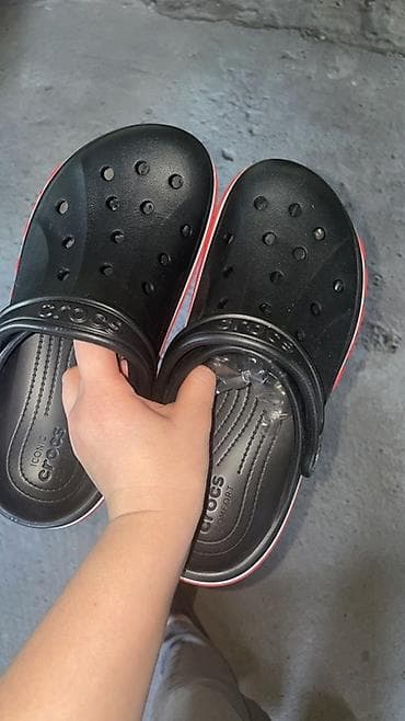 croc: Продаю Crocs Classic Clog, черные с красной окантовкой. - — 1