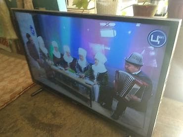 Телевизор Hisense, диагональ примерно 40–43 дюйма. Особенности: -