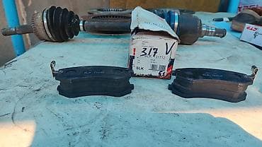 успокоитель тормозных колодок: Передняя тормозная колодка Nissan 1998 г., Б/у, Китай — 2