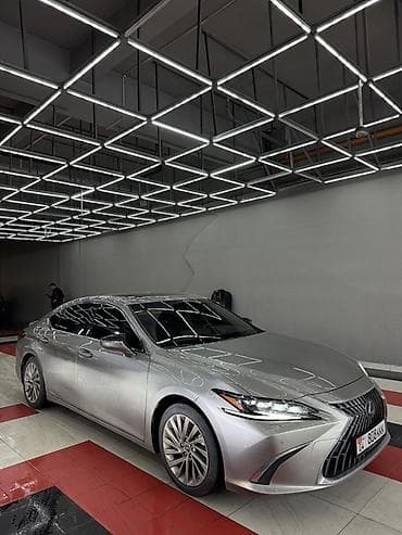 mersedes e: Lexus ES: 2021 г., Гибрид, Седан — 3