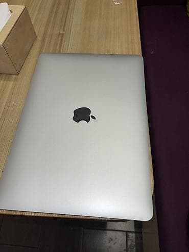 imac 27: MacBook Air 13.6" (серебристый), Apple M1 - Дисплей: 13.6" Liquid — 1