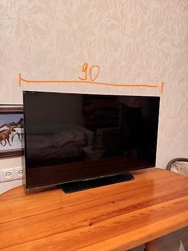 LED-телевизор 39–40" (ширина около 90 см, высота экрана около 51 см)