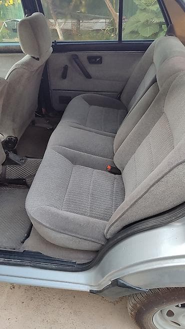 Унаа сатуу: Volkswagen Jetta: 1989 г., 1.8 л, Кол менен иштөөчү, Бензин, Седан — 5
