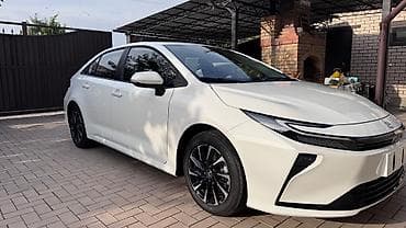 щиток: Toyota Corolla: 2026 г., Гибрид, Седан — 7