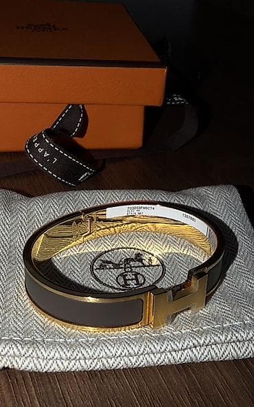 Личные вещи: Браслет Hermès Clic H (Etain, матовый), золочёная фурнитура - Модель — 2