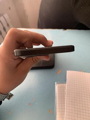 телефон игравой: Смартфон с каплевидным вырезом под фронтальную камеру и большим — 4