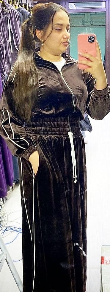 Велюровый спортивный костюм женский, шоколадного цвета. - Материал