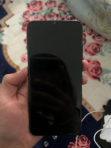 led свет: Смартфон с разъёмами и элементами на нижней грани: - Разъём Micro‑USB — 4