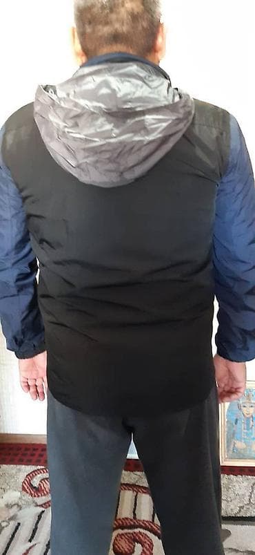 Толстовки: Мужская ветровка. Сезон - осень-весна. Цвет : черно-синий. В воротнике — 3