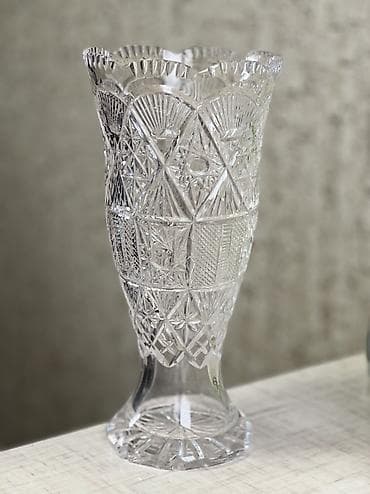 Ваза хрустальная 800 сом Вазы оранжевая 300 Кувшин 400 Байтик батыра