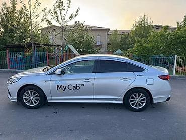 приборка: Hyundai Sonata: 2019 г., 2 л, Автомат, Газ, Седан — 5