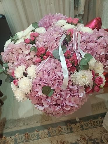 домина: Большая цветочная композиция в шляпной коробке Liana Flowers. Состав — 2