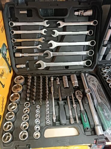 набор ключей для автомобиля в чемодане: Набор инструментов, Новый — 1