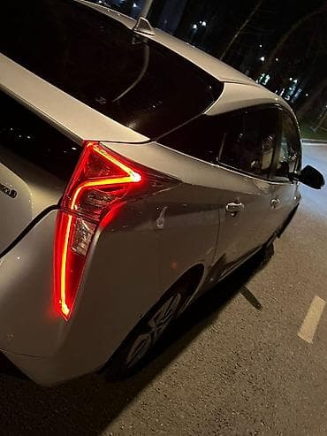 акрапович цена: Toyota Prius: 2017 г., Гибрид, Хэтчбэк — 3