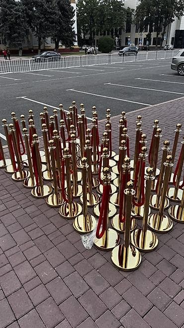 Аренда ограничителей 40 метров Стойки ограждения «ред-роуп» — 1