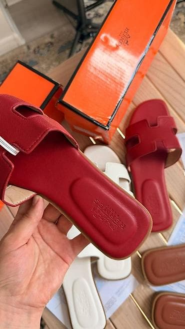 шлеп: Женские шлёпанцы Hermes Oran - Модель: Oran с фирменным вырезом в — 3