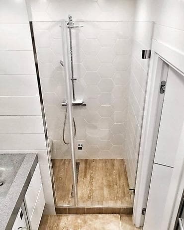 ужас: Прямая душевая перегородка в нишу в основном заказывается с фурнитурой — 9